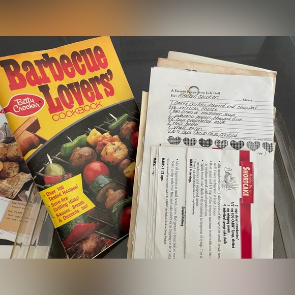 RECIPE COLLECTION! Box w/recipe cards, books, even several hand written favs!! - Picture 5 of 8